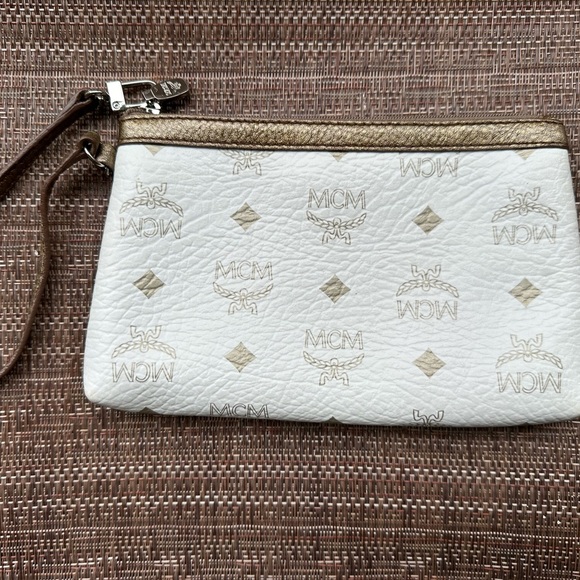 MCM Pochette w/wrist strap - Picture 2 of 11